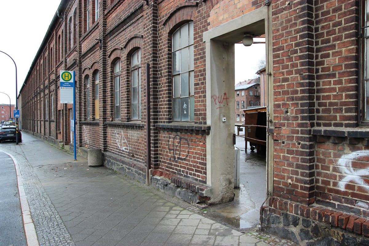 Tor an der Bushaltestelle Hilgerstraße